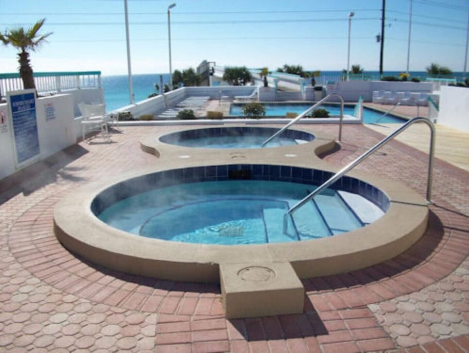 Pool Deck with 2 Hot Tubs, Pool and Kiddie Pool