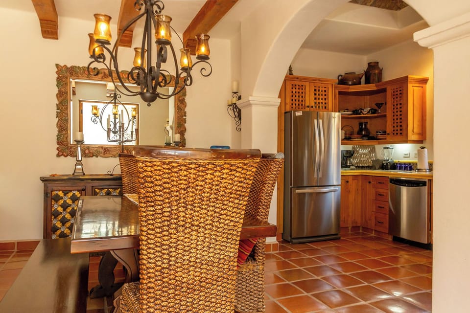 Dining Room area 
seats for 6