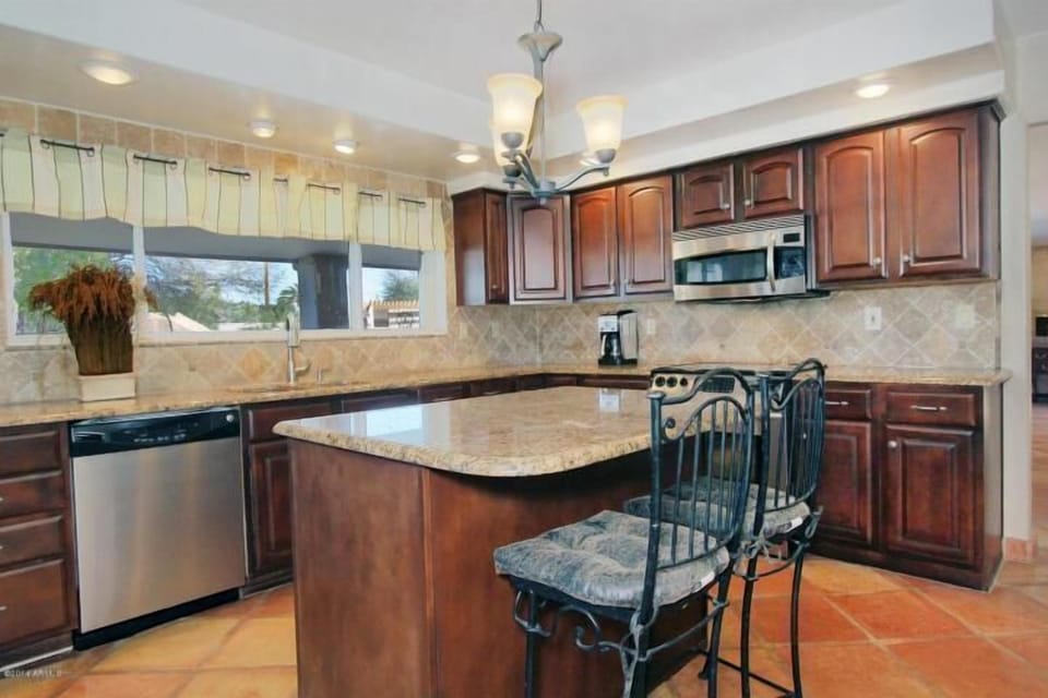 Large Kitchen area 