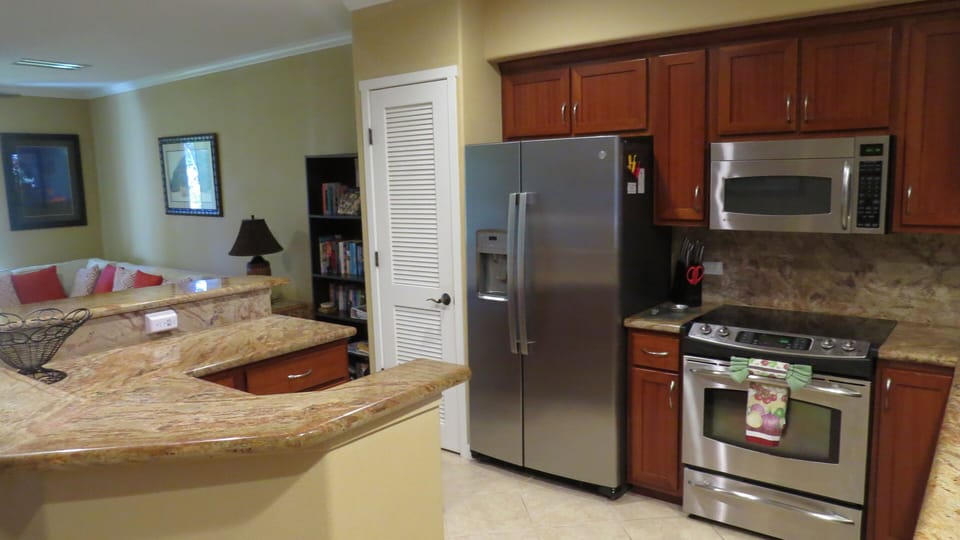 Full kitchen, new appliances, plenty of cooking utensils for your use.