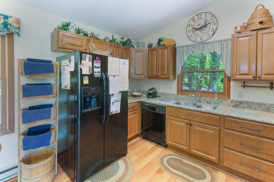 Fully stocked kitchen with all the modern appliances and amenities.