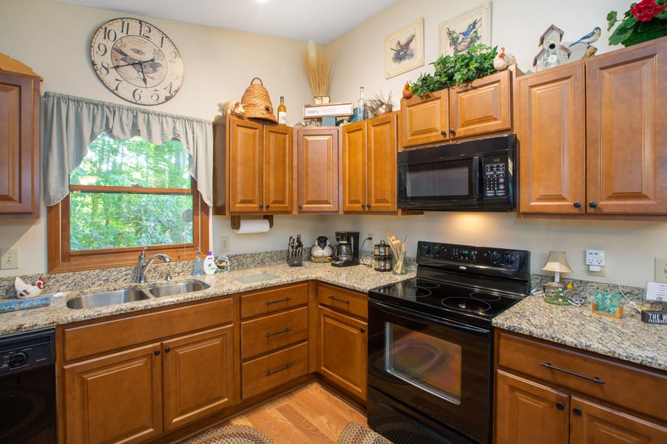 Fully equipped Kitchen with granite countertops.