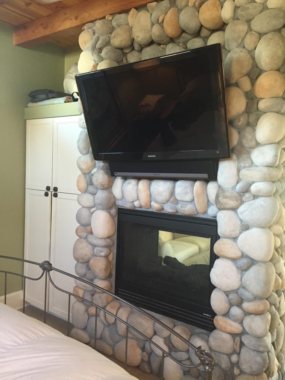 Fireplace and tv from bedroom. Sonos soundbar and subwoofer too
