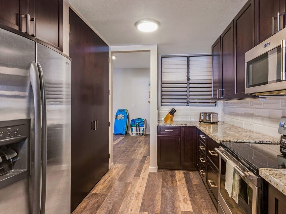 Kitchen with large Pantry