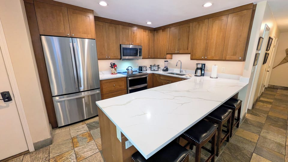 Beaver Creek West Condo W-1 kitchen with breakfast bar