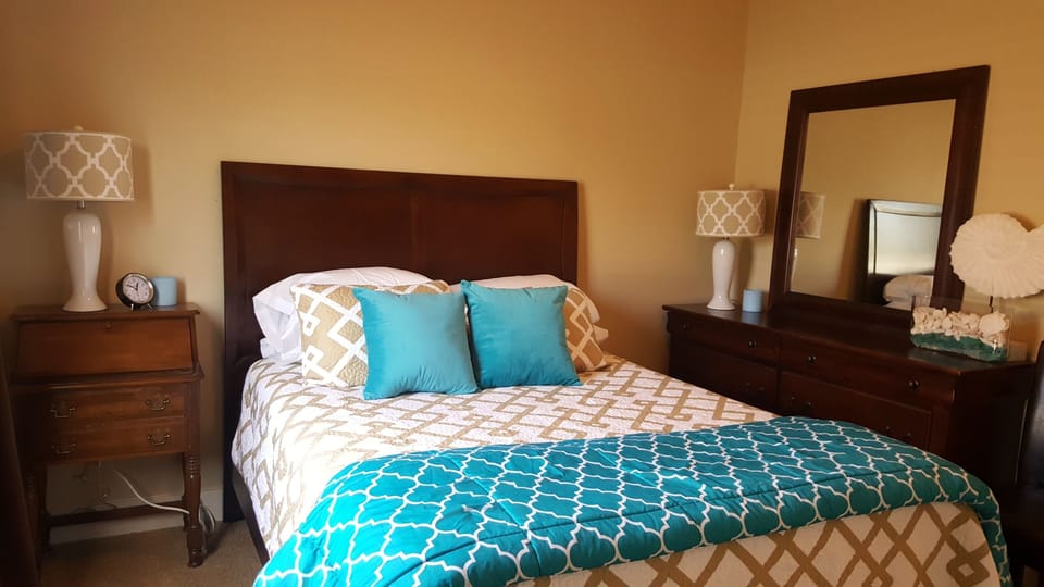 Bedroom 3 with queen bed