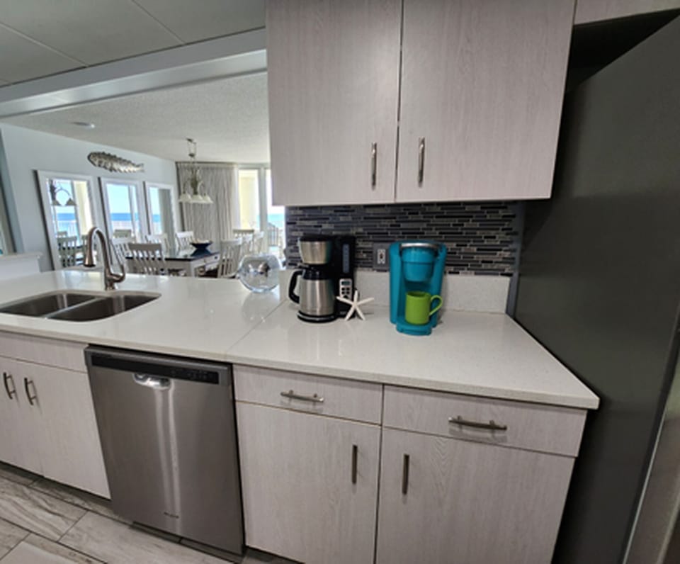 coffee maker and keurig available for that coffee on the balcony 