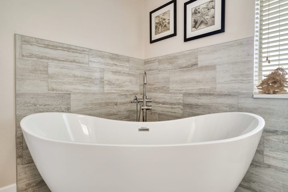Nice tub in the master bathroom