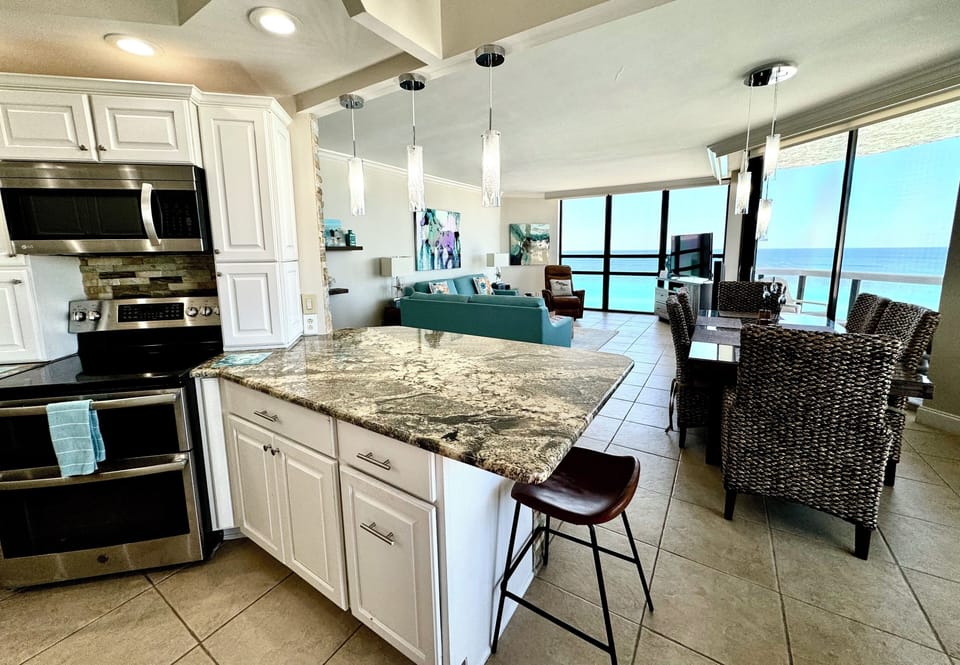 Beautiful kitchen with everything you need
