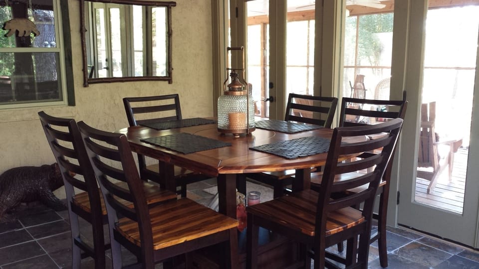  Sun room dining