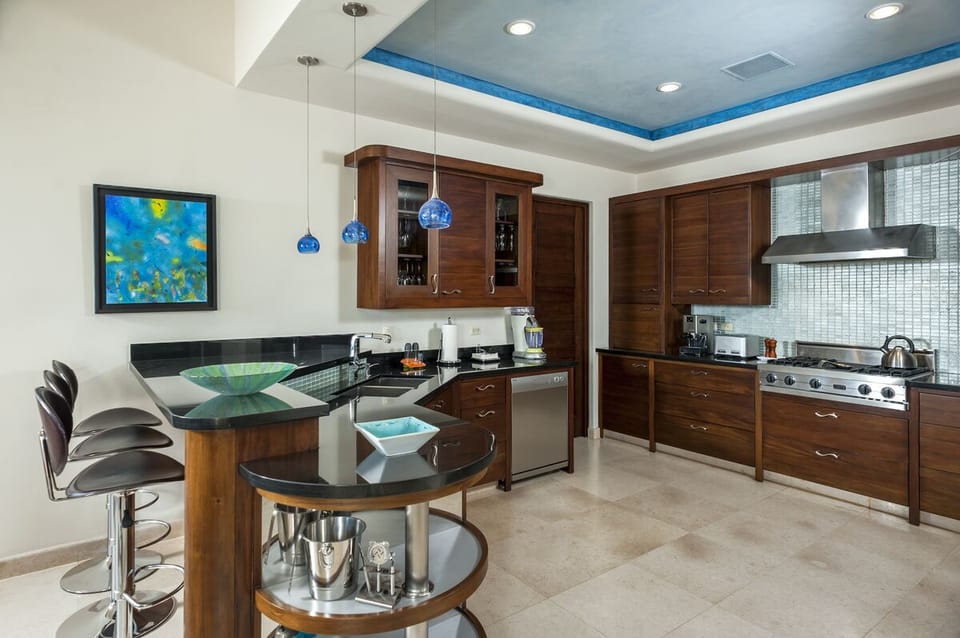 Viking gourmet kitchen, fully equipped!