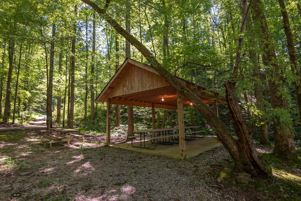 Cabin Resort in Gatlinburg “Caney Creek Mountain Area” – Community pavilion with picnic tables
