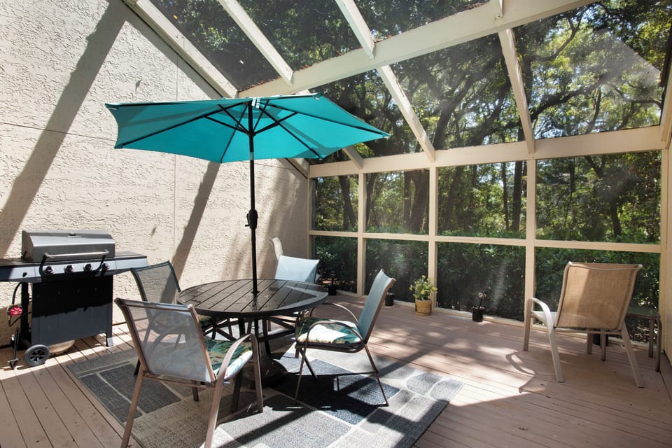 Screened back deck