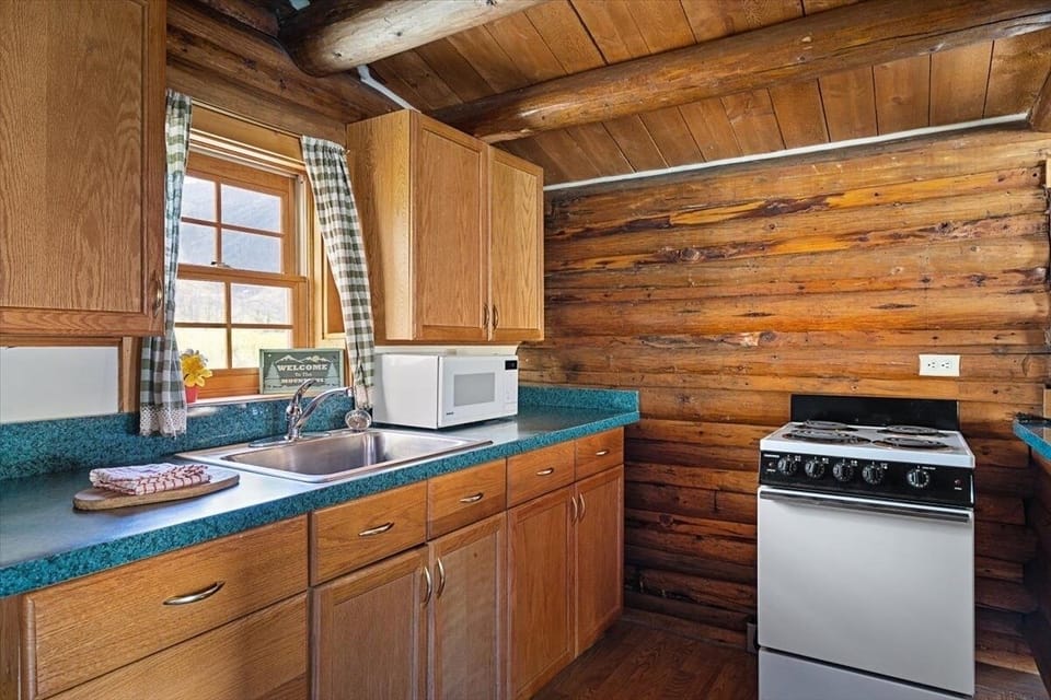 cabin 3 kitchen