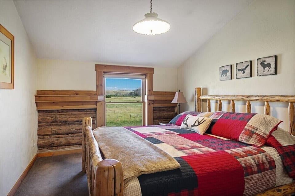 King bed lodge bedroom 