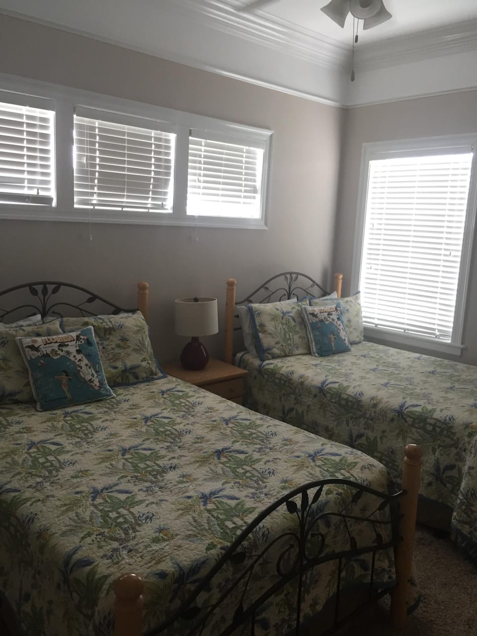 2nd floor double full with access to shared bathroom down hallway
