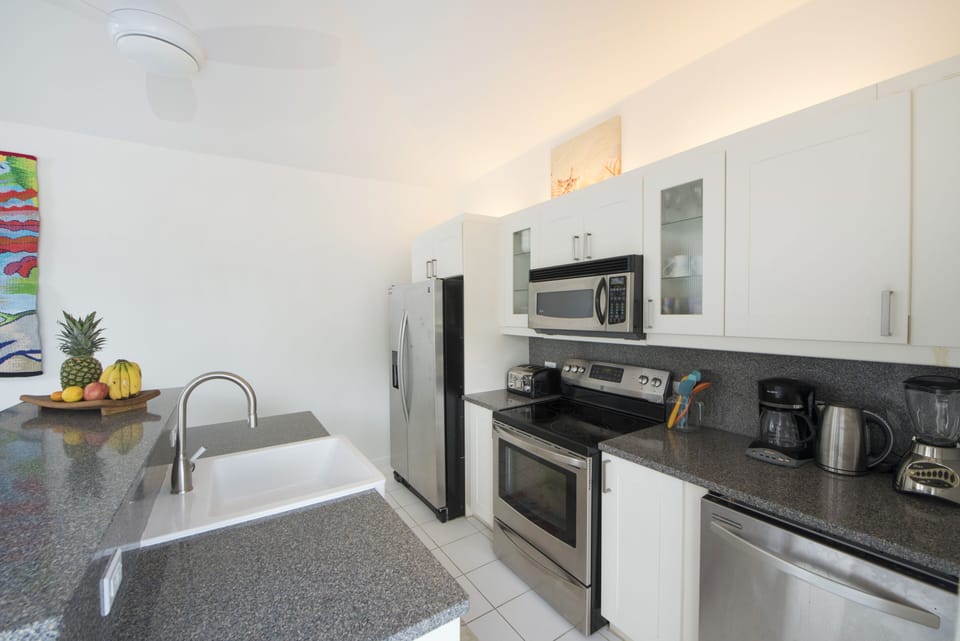 Updated appliances, fully equipped kitchen