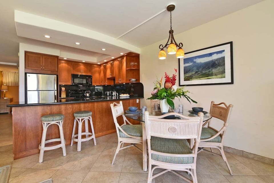 Papakea K306 dining area 2
