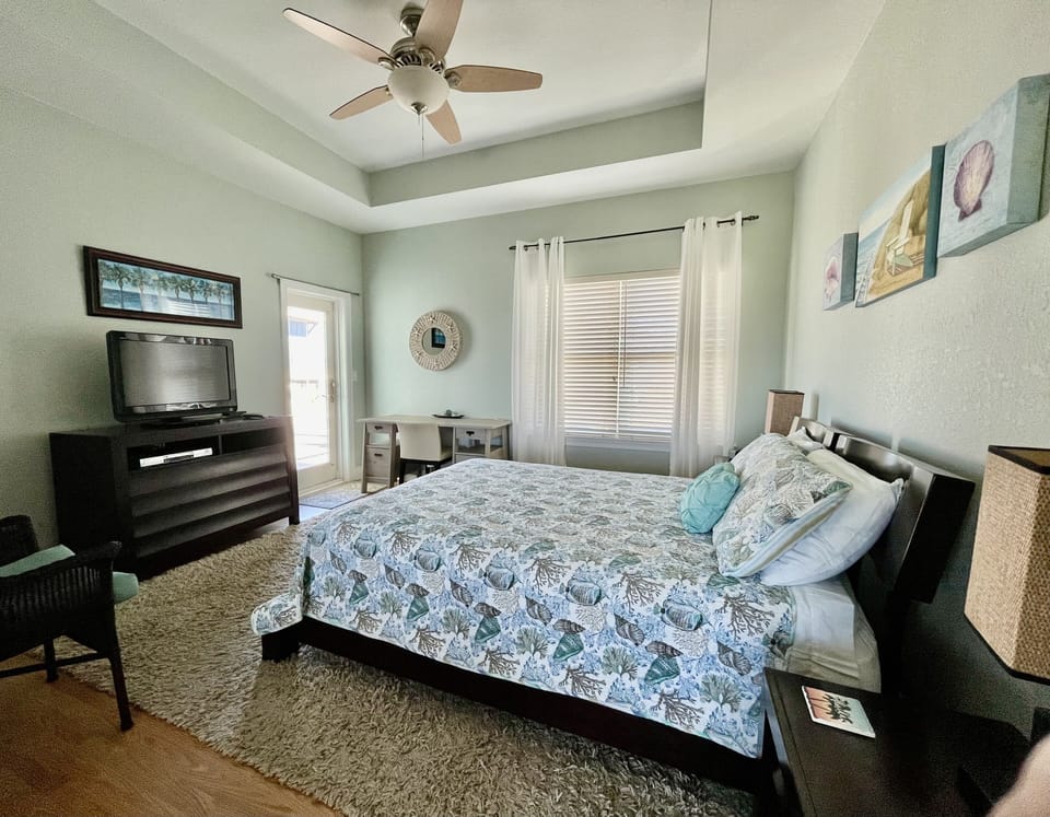 3rd floor Queen bed w/ private balcony entrance & remote work area with a view. 