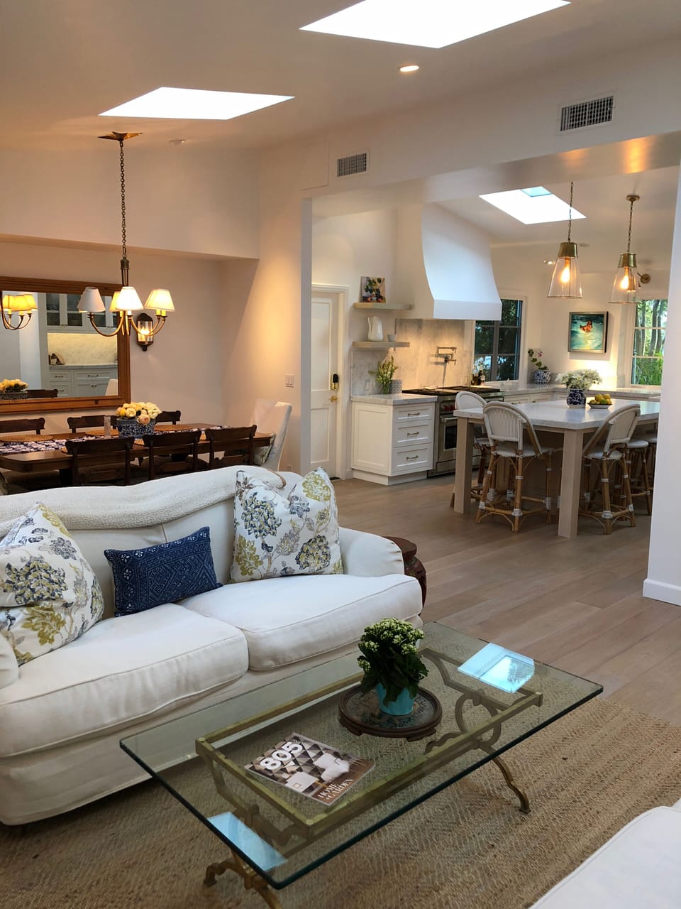 Open floor plan - living room, dining area and kitchen