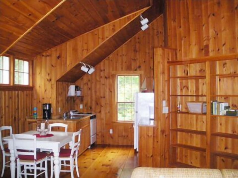 Dining area, kitchen and plenty of bookshelves for your belongings.