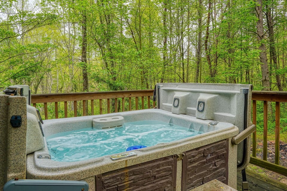 Hot Tub / whirlpool bath (Outdoor)