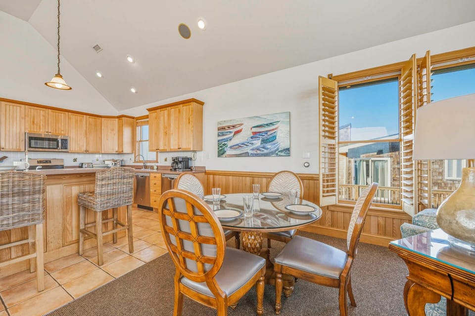 Surf or Sound Realty - 270 - Seagate Station - Dining Area -1