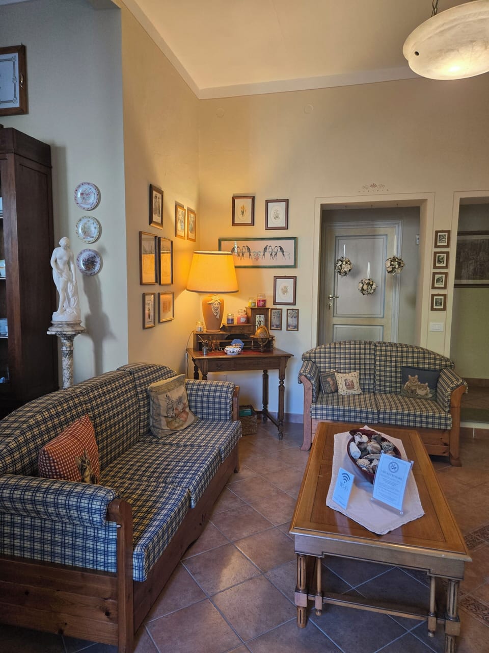 Double or Twin Room | Living area