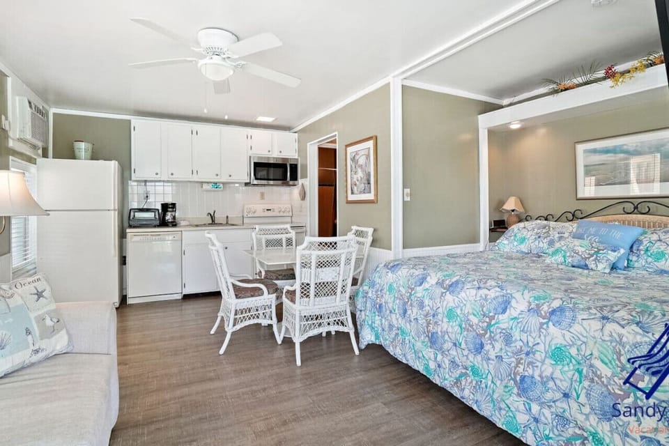 Kitchen, Dining and Main Living Area