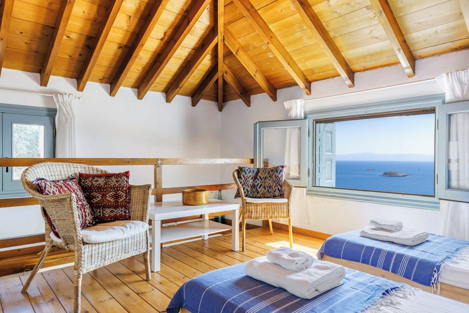 Lounge or Bedroom-Your Choice!