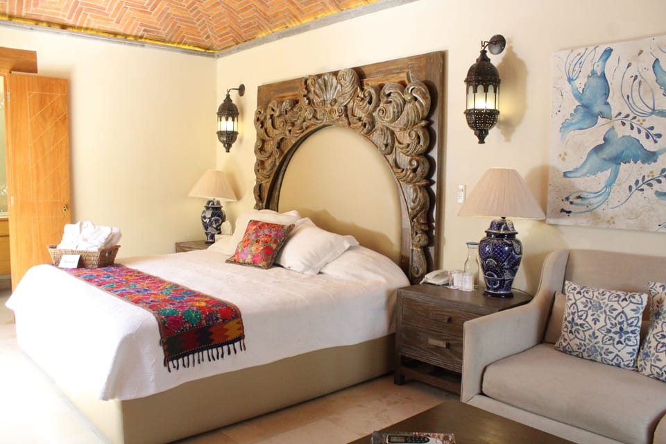 Suite 1, Deluxe, 1 King Bed | 1 bedroom, premium bedding, down comforters, in-room safe