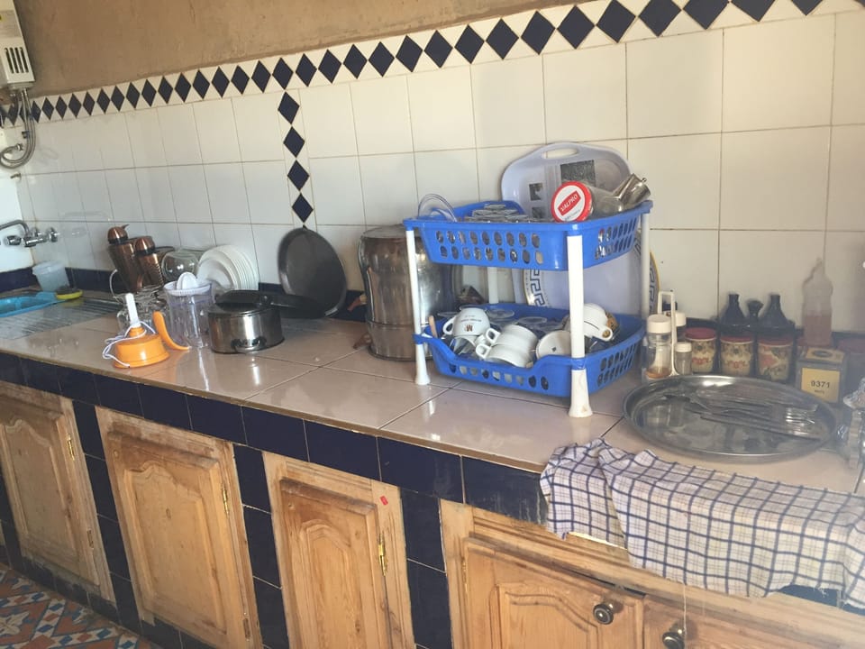 Fridge, oven, stovetop, cookware/dishes/utensils