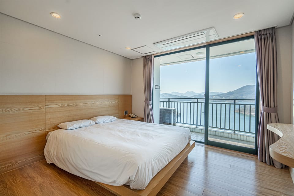 Deluxe Double Room (HIll House) | Free WiFi, bed sheets