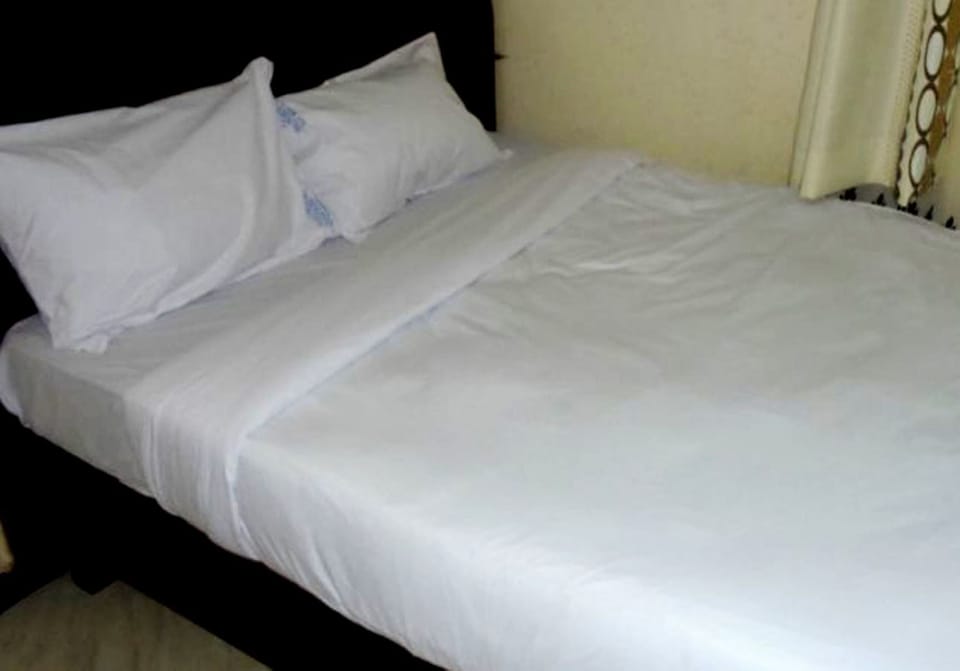Deluxe Double Room, Non Smoking | Free WiFi, bed sheets