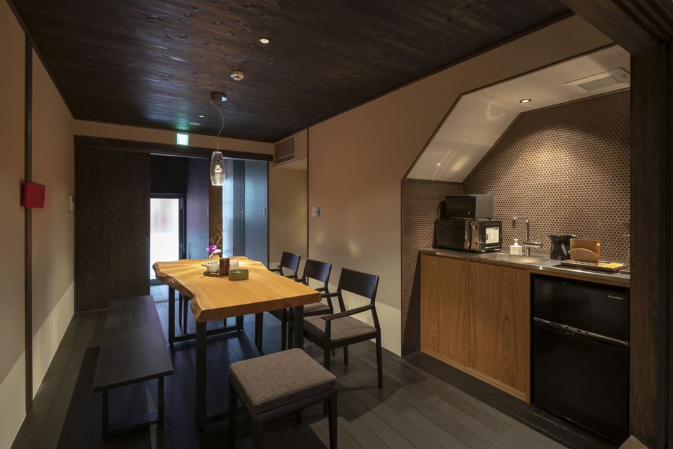 Private Vacation Home | Private kitchen | Full-size fridge, microwave, stovetop, coffee/tea maker