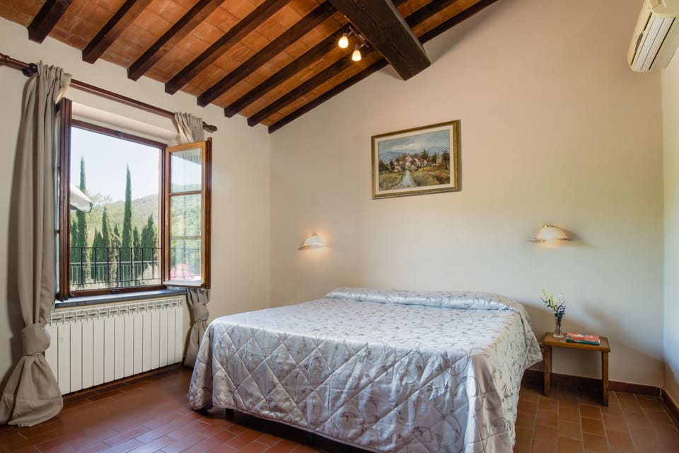 1 bedroom, in-room safe, desk, cribs (surcharge)