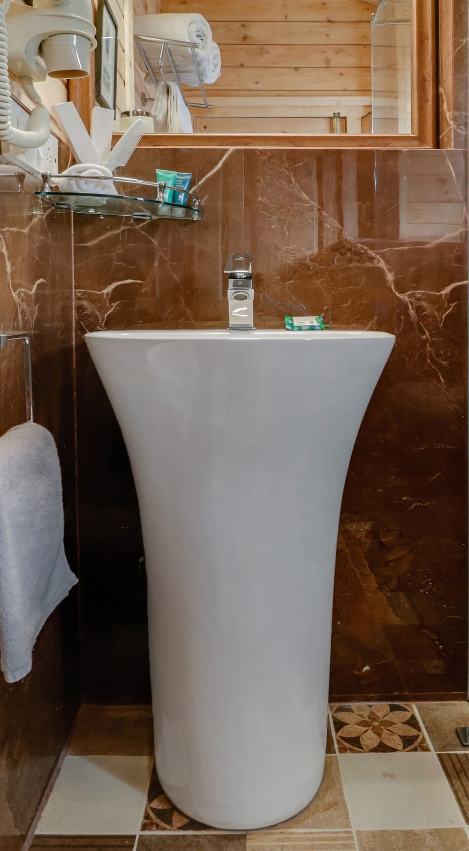 Deluxe Room, City View | Bathroom | Shower, free toiletries, towels, soap