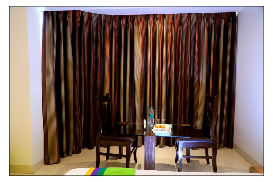 Premium Room, 1 Queen Bed, Non Smoking | Iron/ironing board, rollaway beds, free WiFi, bed sheets