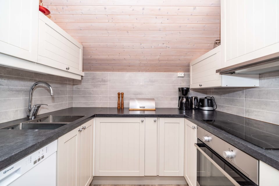 Premium Apartment, Multiple Beds, Non Smoking, Partial Sea View | Private kitchen | Mini-fridge, coffee/tea maker, electric kettle