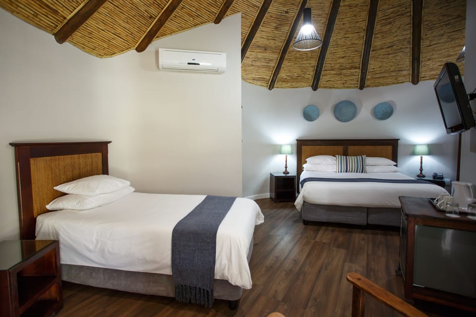 Room, 2 Twin Beds, Garden View | 1 bedroom, premium bedding, minibar, in-room safe