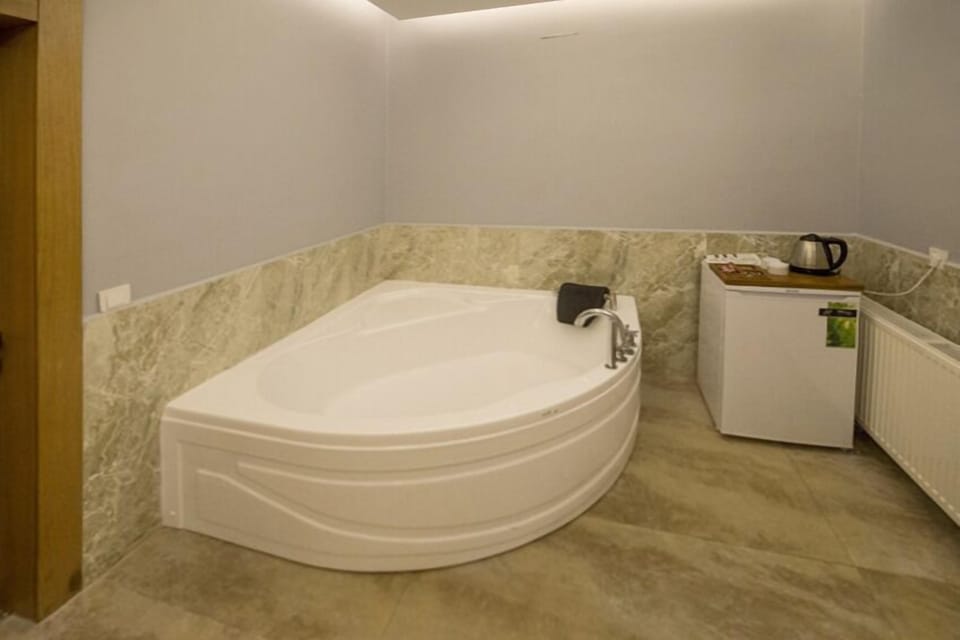 Jetted tub