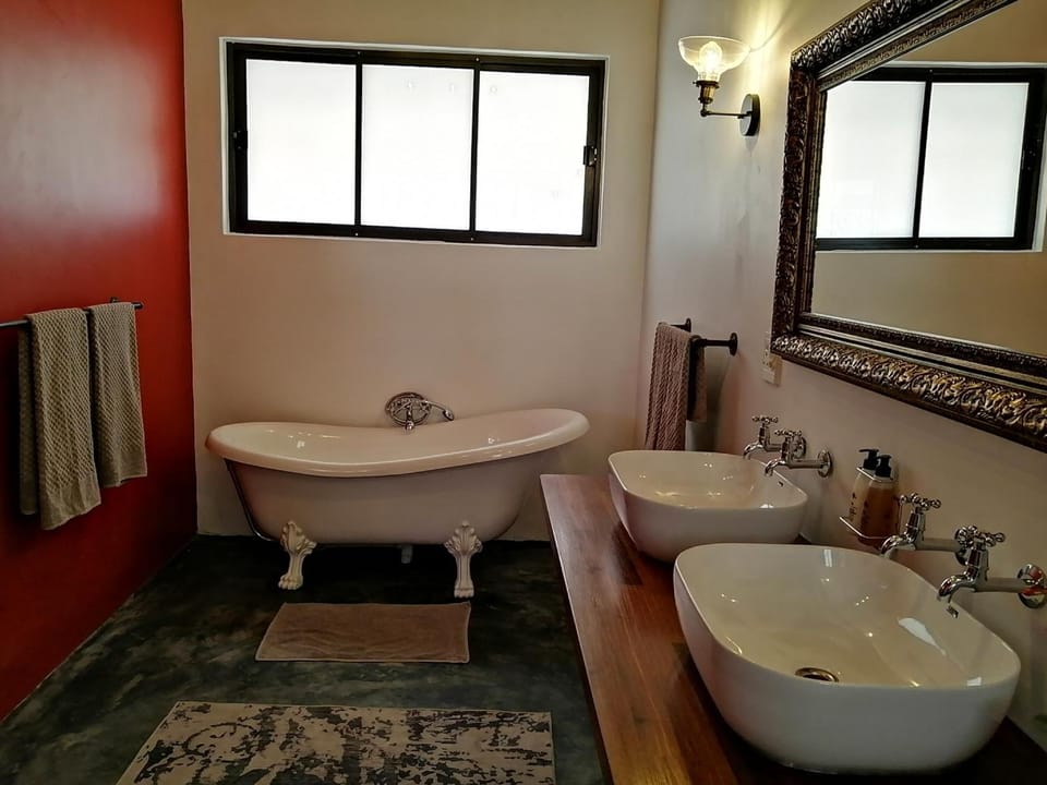 Shower, free toiletries, towels