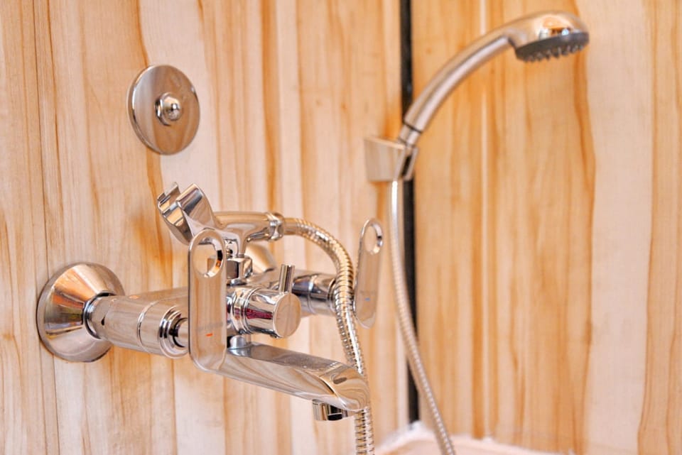 Classic Double Room, 1 Double Bed, Non Smoking | Bathroom amenities | Shower, free toiletries, hair dryer, towels