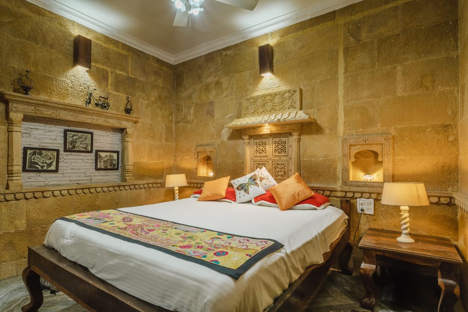 WiFi (free), bed sheets