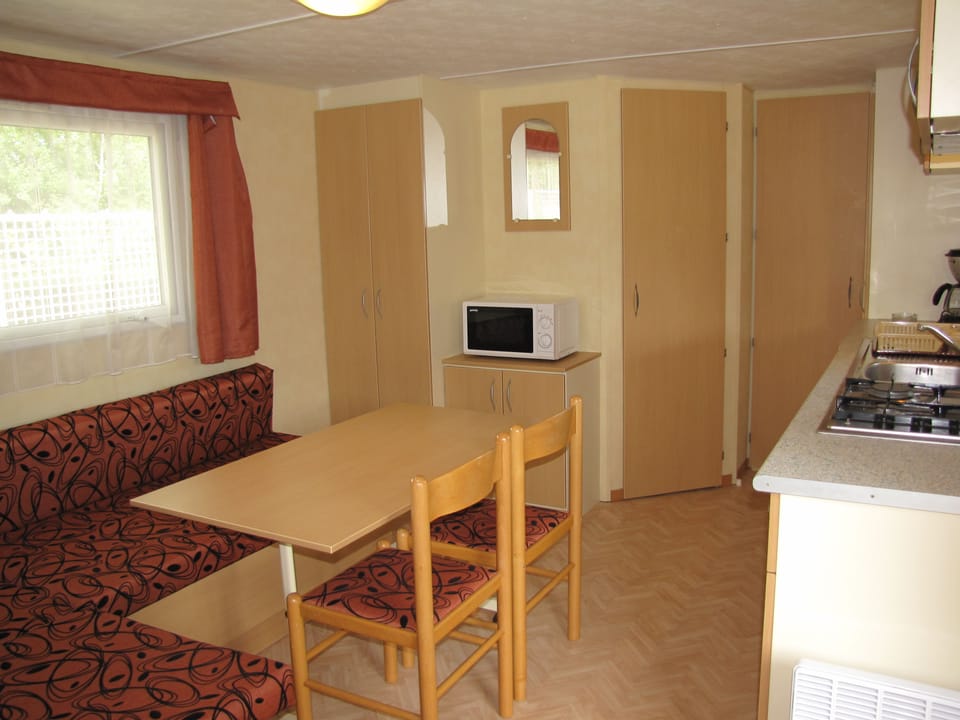 Basic Mobile Home | WiFi, bed sheets