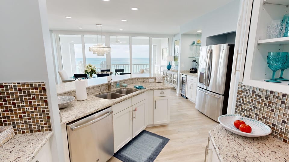 Condo, 3 Bedrooms | Private kitchen | Fridge, microwave, oven, dishwasher