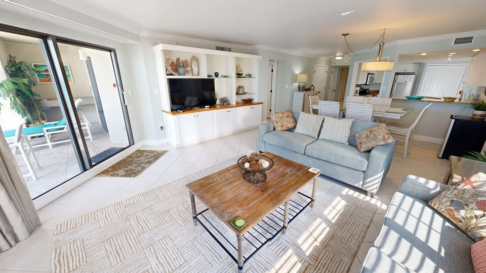 Condo, 3 Bedrooms | Living area | 30-inch TV with cable channels