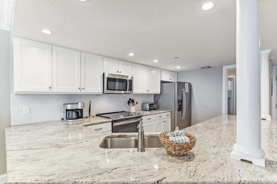 Condo, 2 Bedrooms | Private kitchen | Fridge, microwave, oven, dishwasher