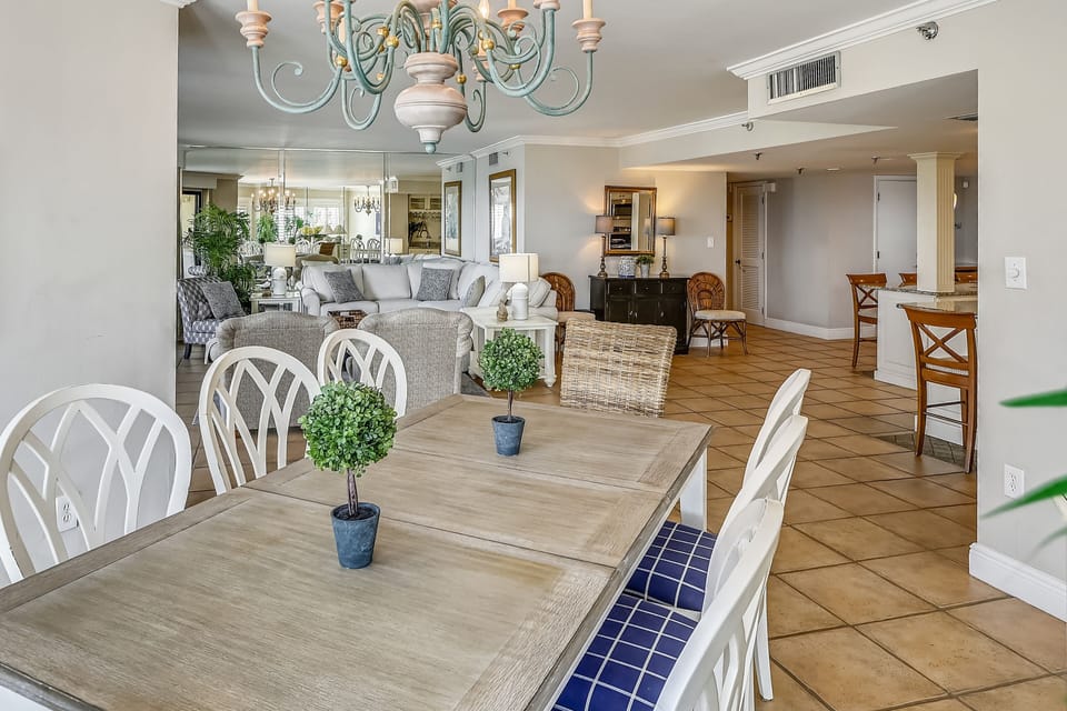 Condo, 3 Bedrooms | Dining