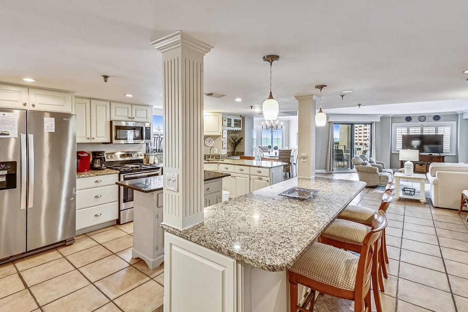 Condo, 3 Bedrooms | Private kitchen | Fridge, microwave, oven, dishwasher